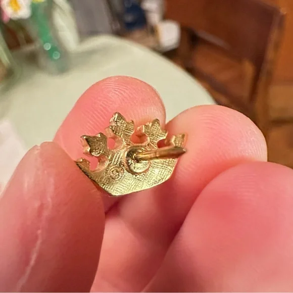 Vintage Avon Crown Rhinestone Gold-Tone Lapel Pin / Tie Tack - Picture 6 of 6